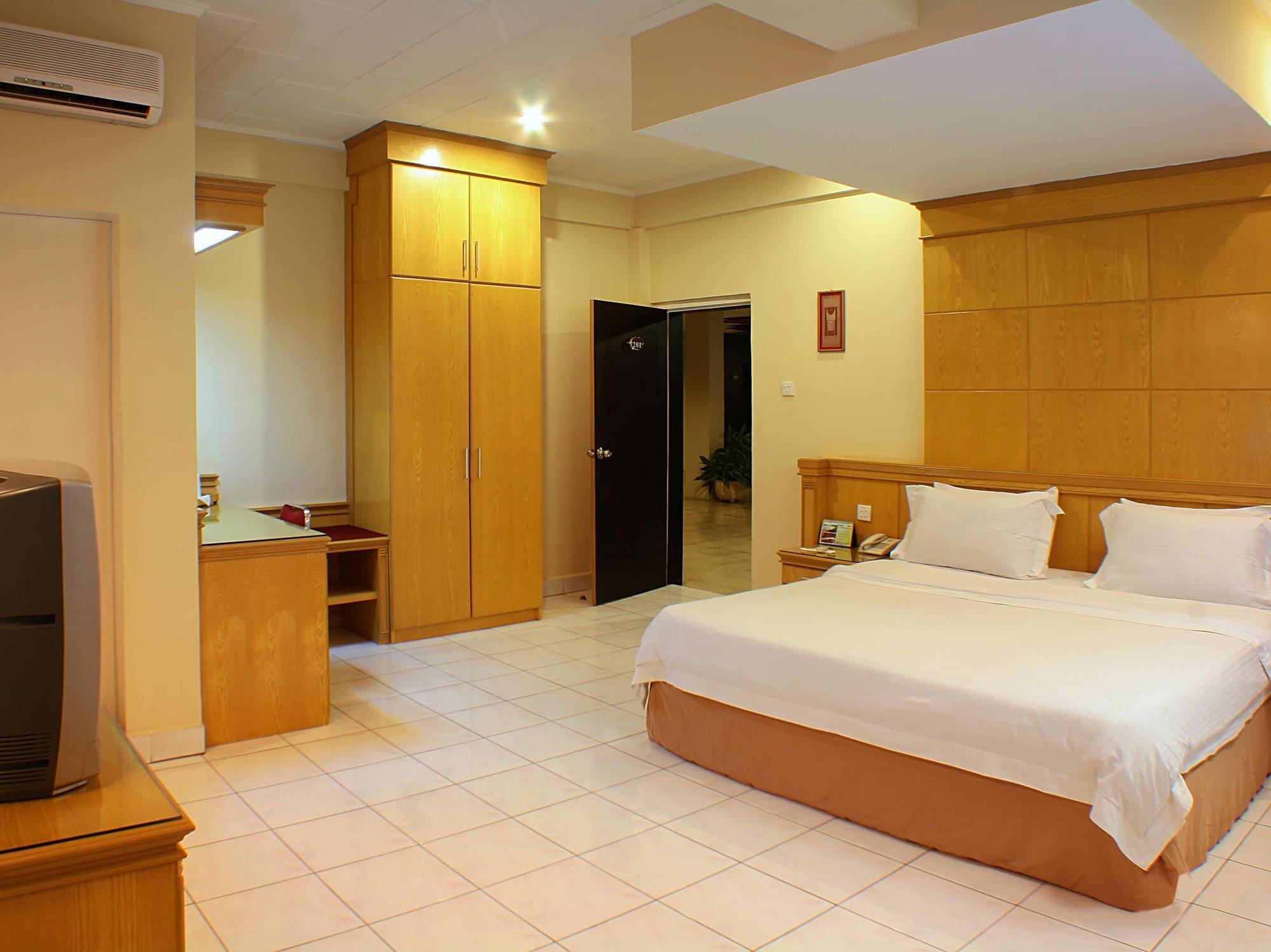 Hotel Hangtuah Padang  Exterior photo