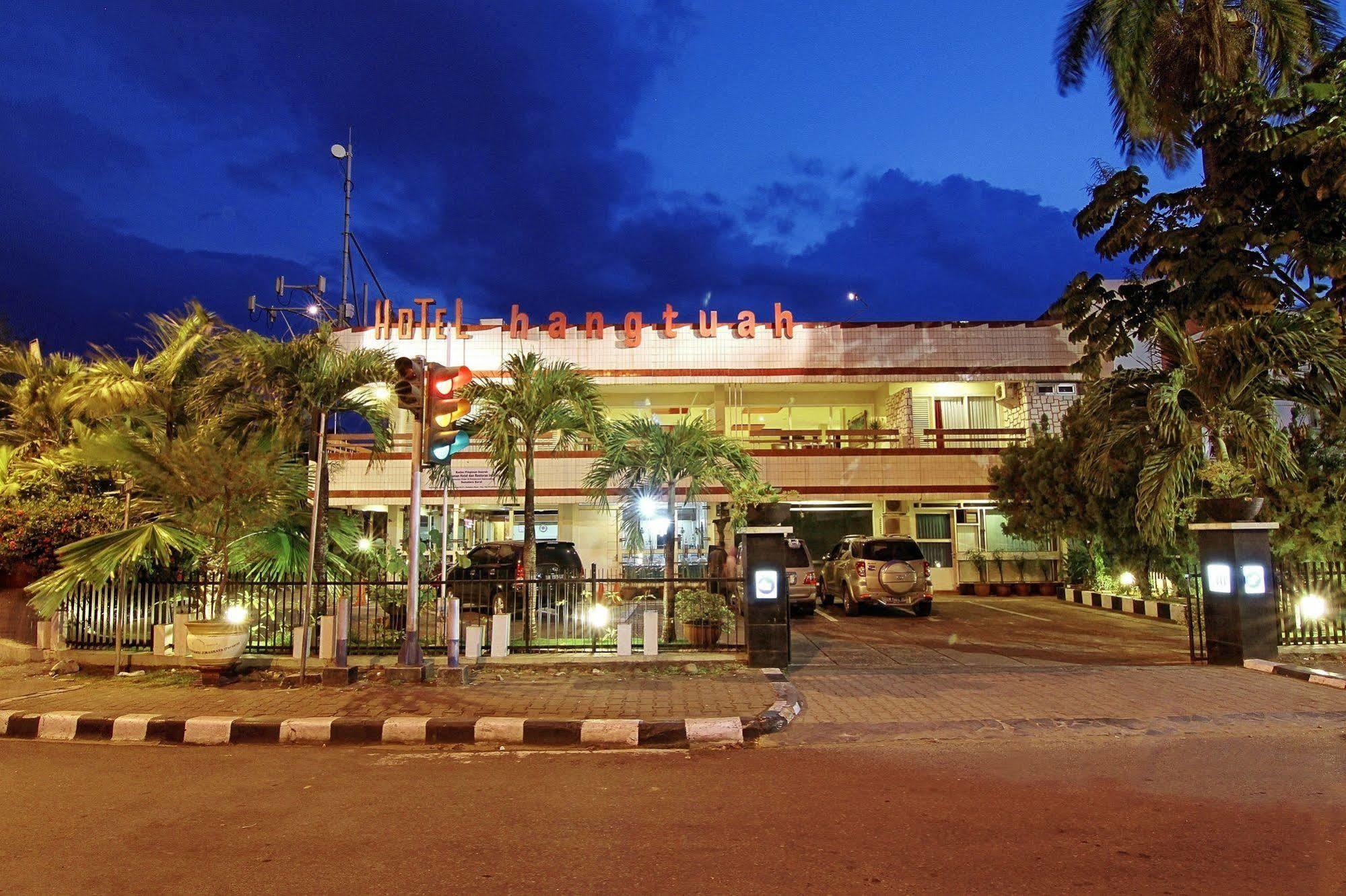 Hotel Hangtuah Padang  Exterior photo