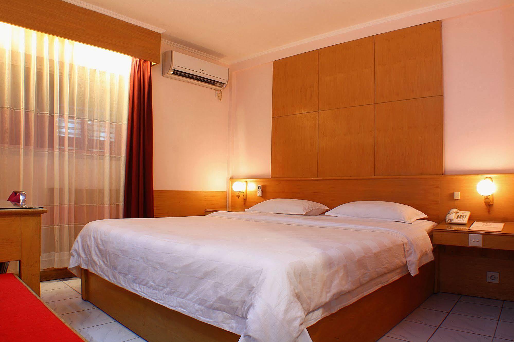 Hotel Hangtuah Padang  Exterior photo