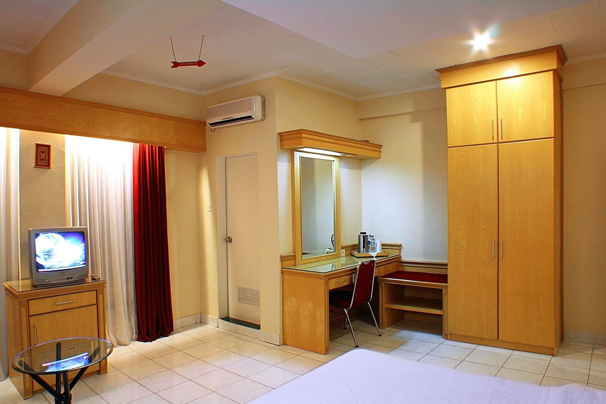 Hotel Hangtuah Padang  Exterior photo