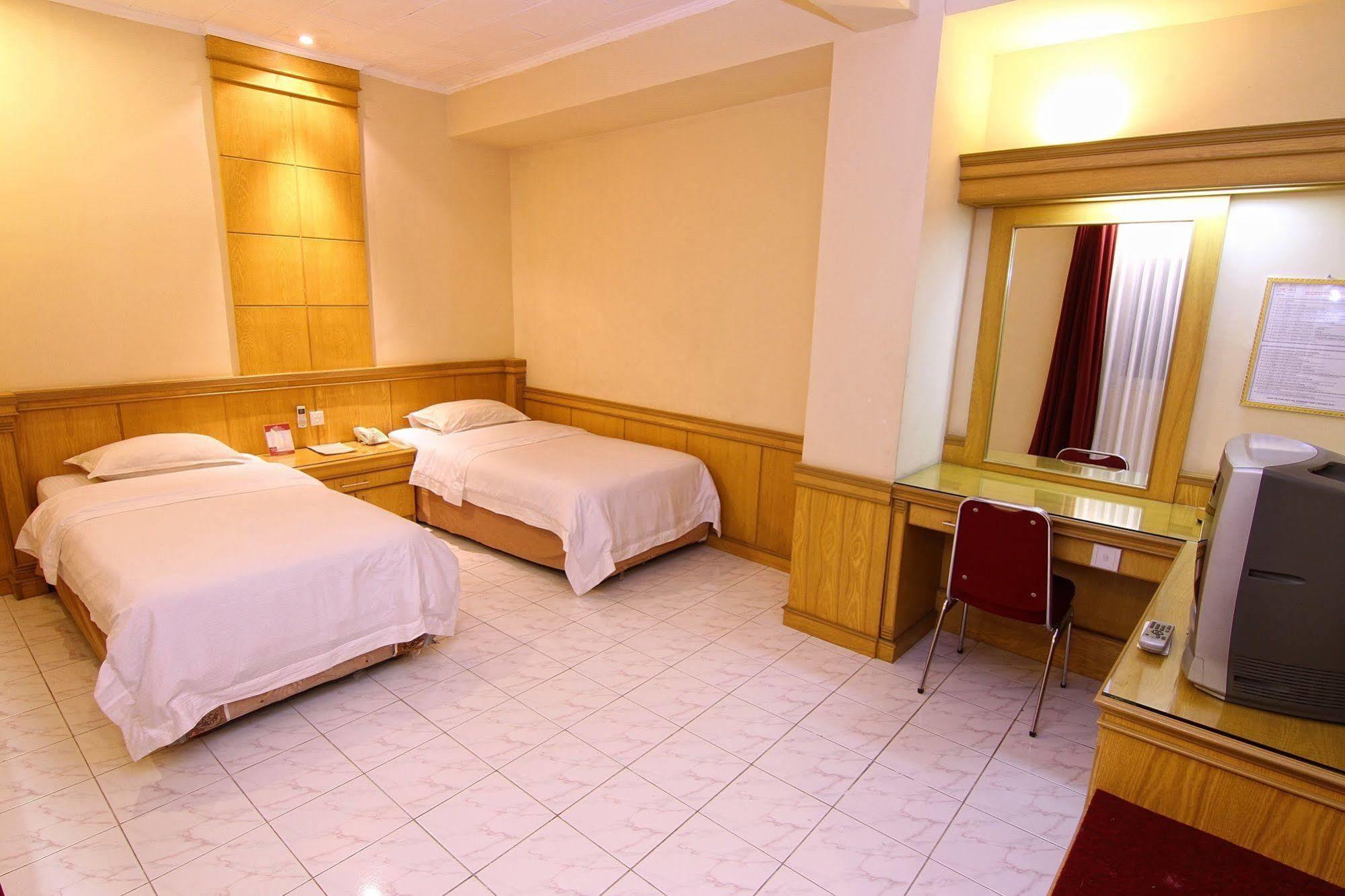 Hotel Hangtuah Padang  Exterior photo