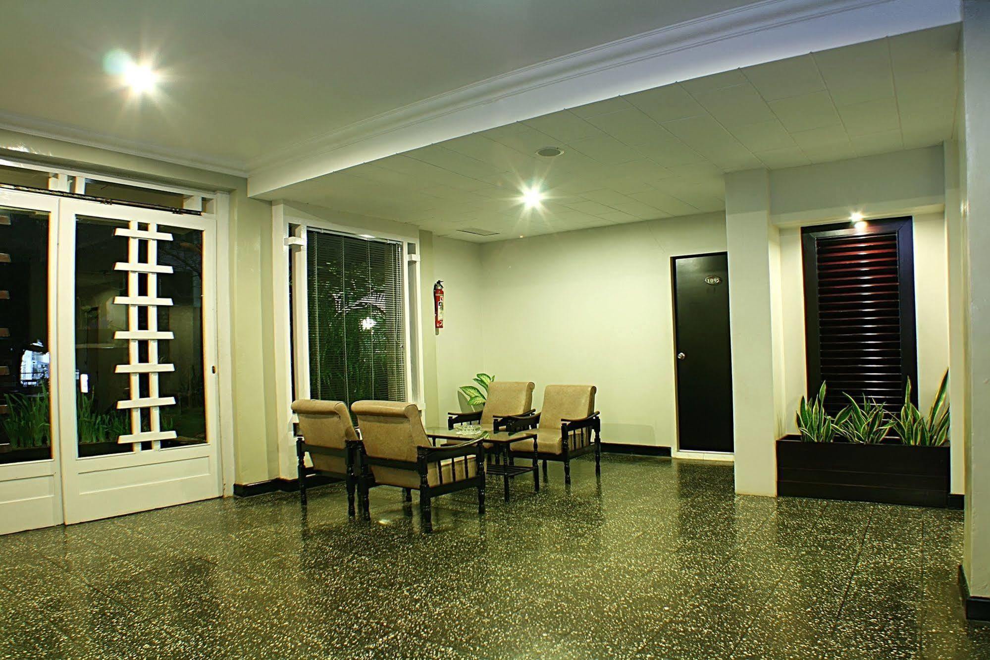 Hotel Hangtuah Padang  Exterior photo